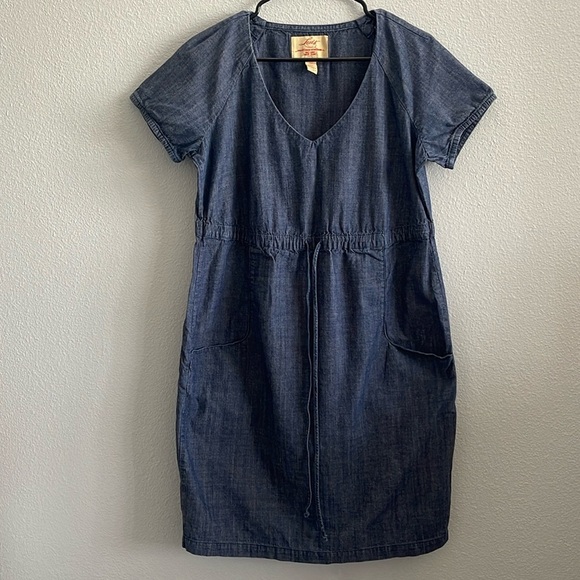 Levi’s Positively Superior Denim Dress Size Medium - Picture 1 of 6
